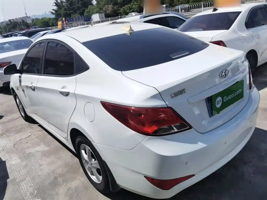 Hyundai Verna 2016 — фото 5