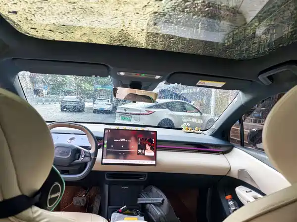 Lynk & Co Z20 2025