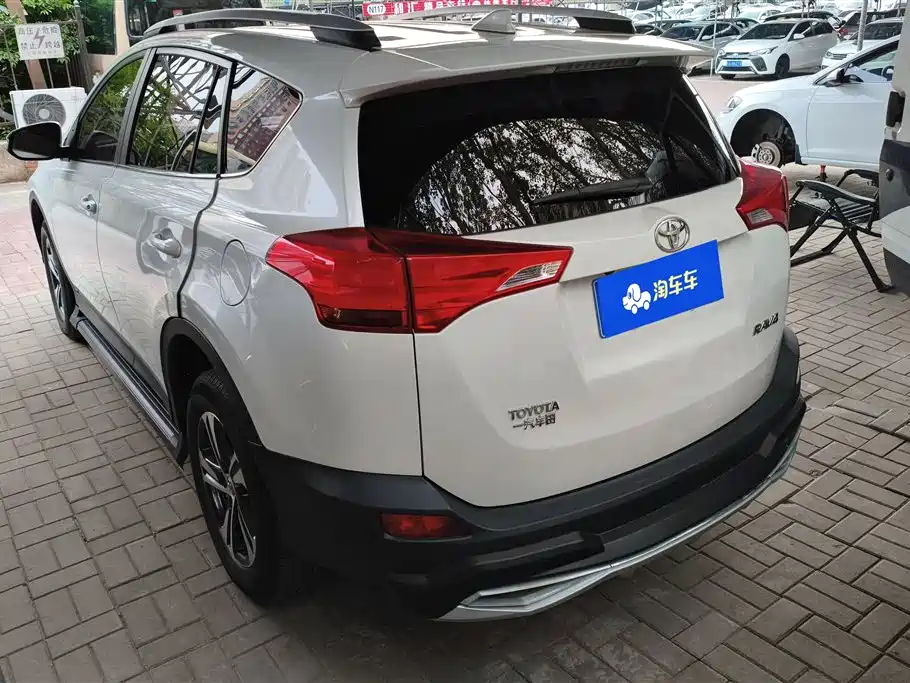Toyota RAV4 2015 — фото 3