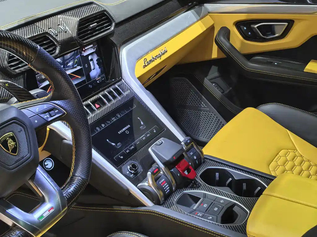 Lamborghini Urus 2023 — фото 11