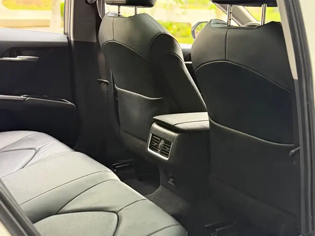 Toyota Camry 2023 — фото 16