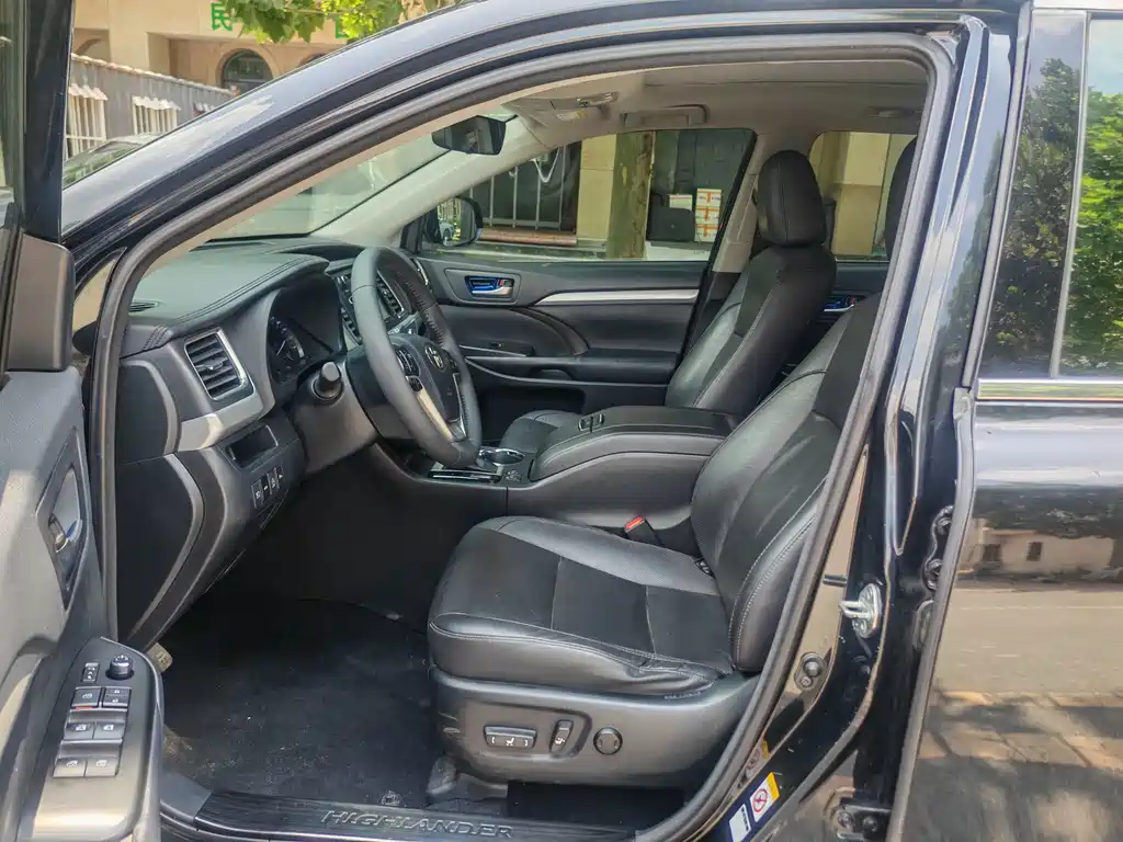 Toyota Highlander 2018 — фото 11