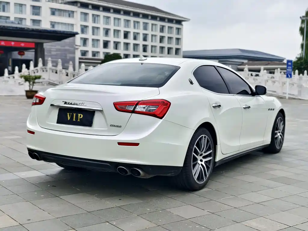 Maserati Ghibli 2017 — фото 12