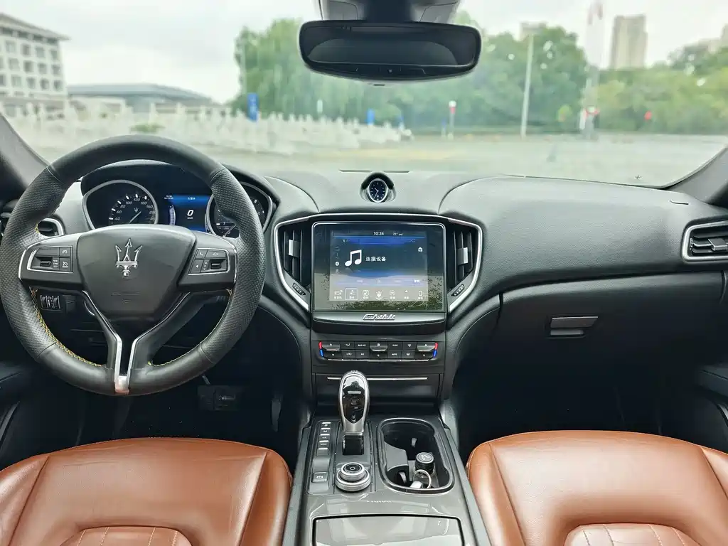Maserati Ghibli 2017 — фото 25