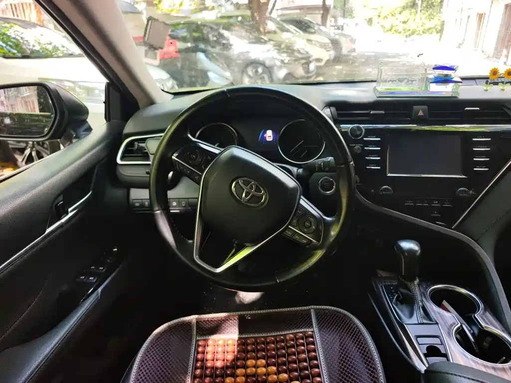 Toyota Camry 2018 — фото 3