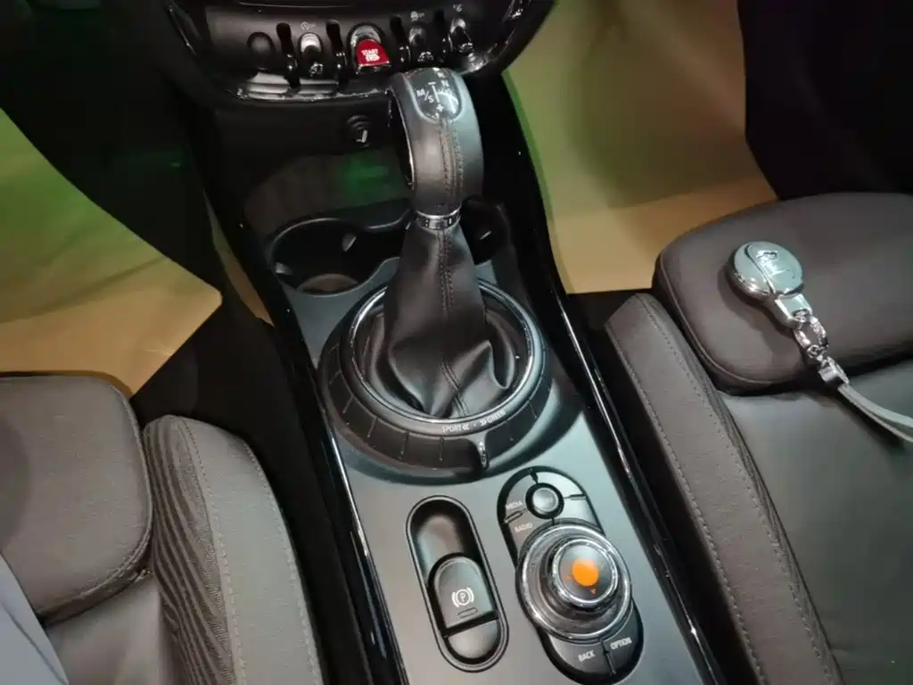 MINI Clubman 2016 — фото 14