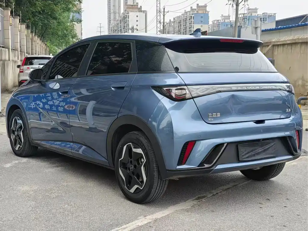 BYD Dolphin 2025