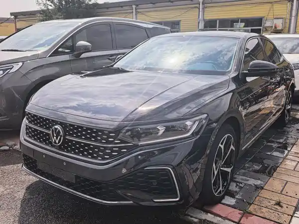 Volkswagen Passat 2023