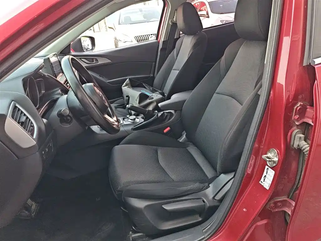 Mazda 3 Axela 2017 — фото 15