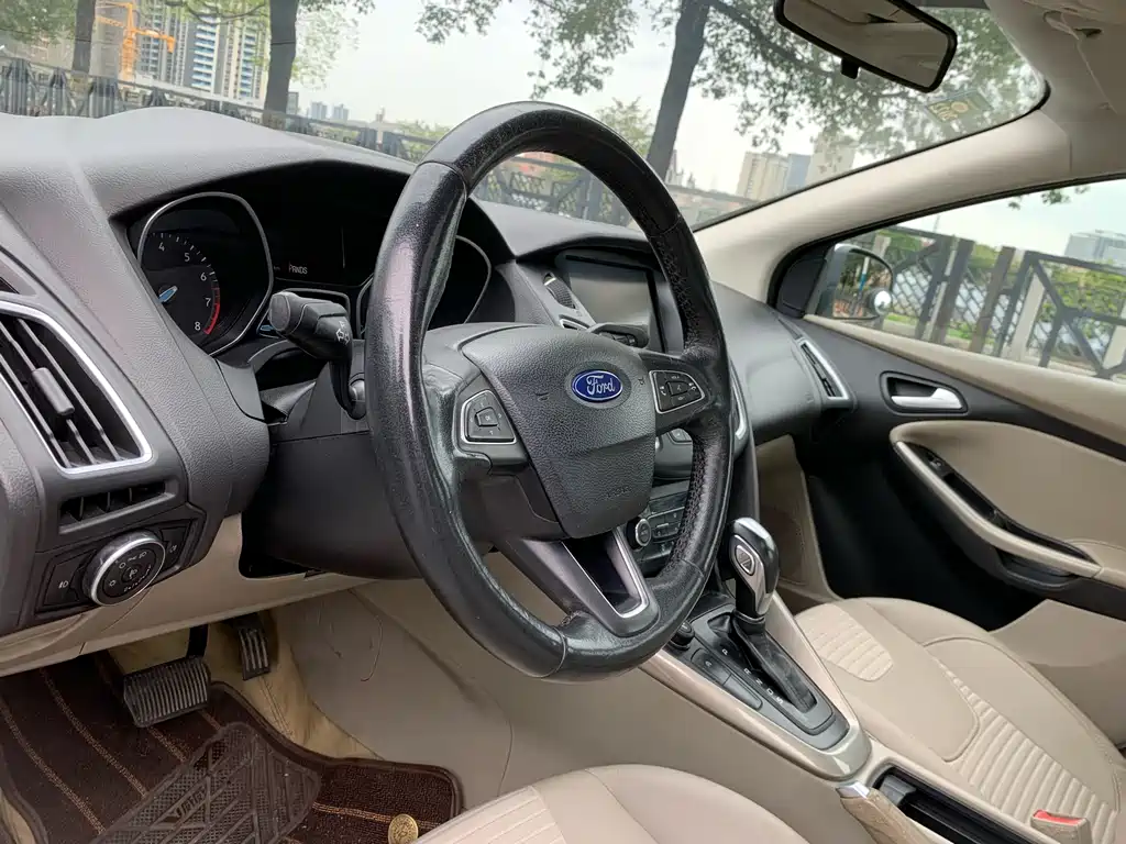 Ford Focus 2016 — фото 17