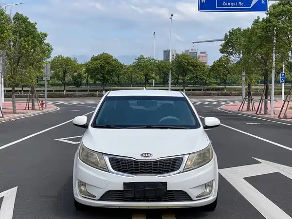 Kia K2 2015