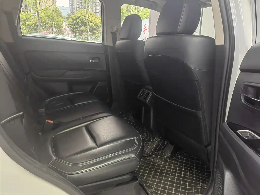 Mitsubishi Outlander 2020 — фото 12