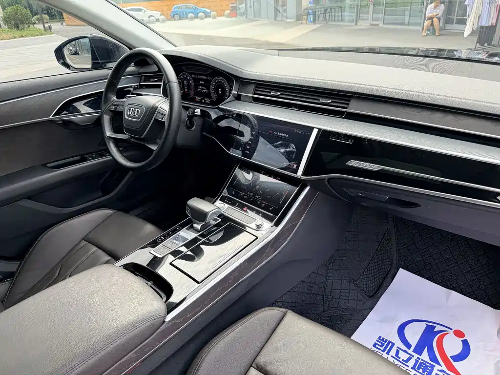 Audi A8 2018 — фото 11