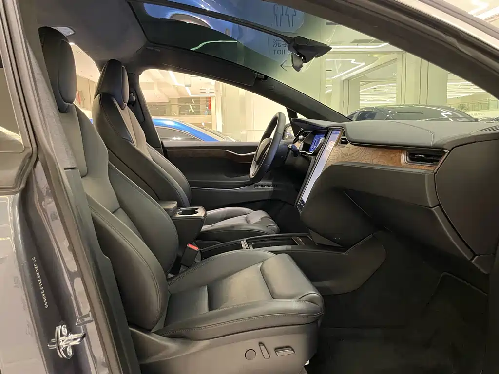 Tesla Model X 2020 — фото 10