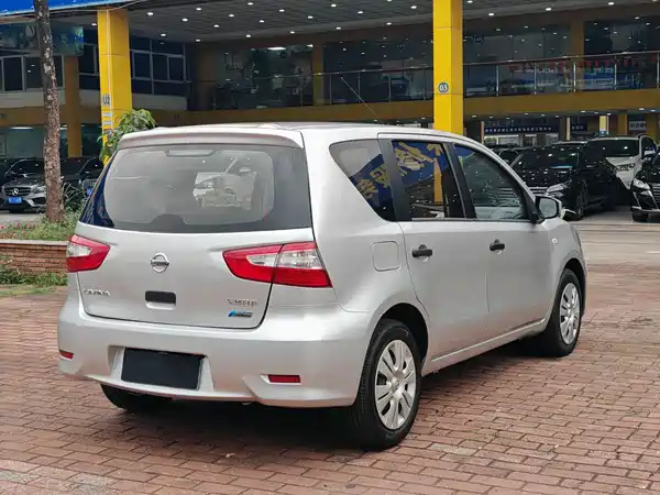 Nissan Livina 2015