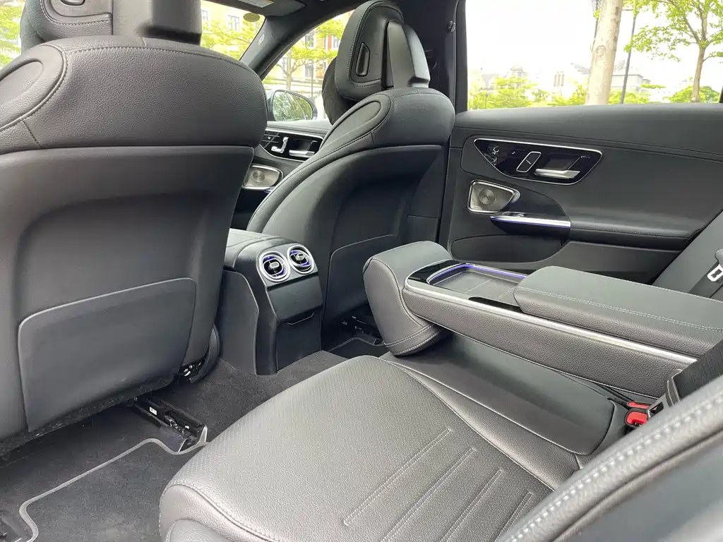 Mercedes-Benz C-Class 2024 — фото 12