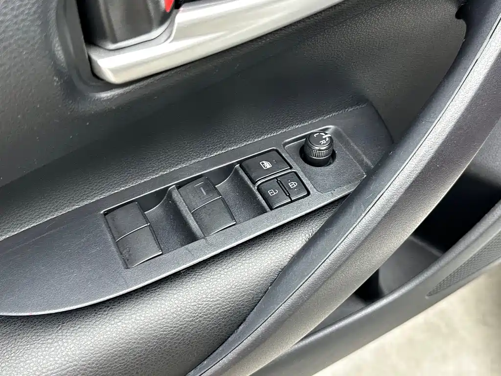 Toyota Corolla 2023 — фото 10