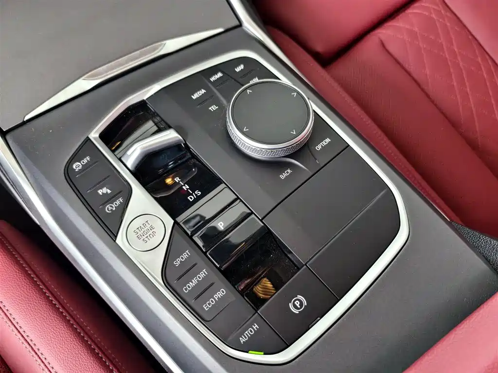 BMW 3 Series 2025 — фото 12