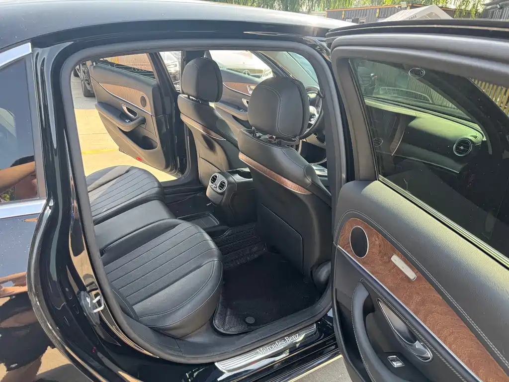 Mercedes-Benz E-Class 2019 — фото 11