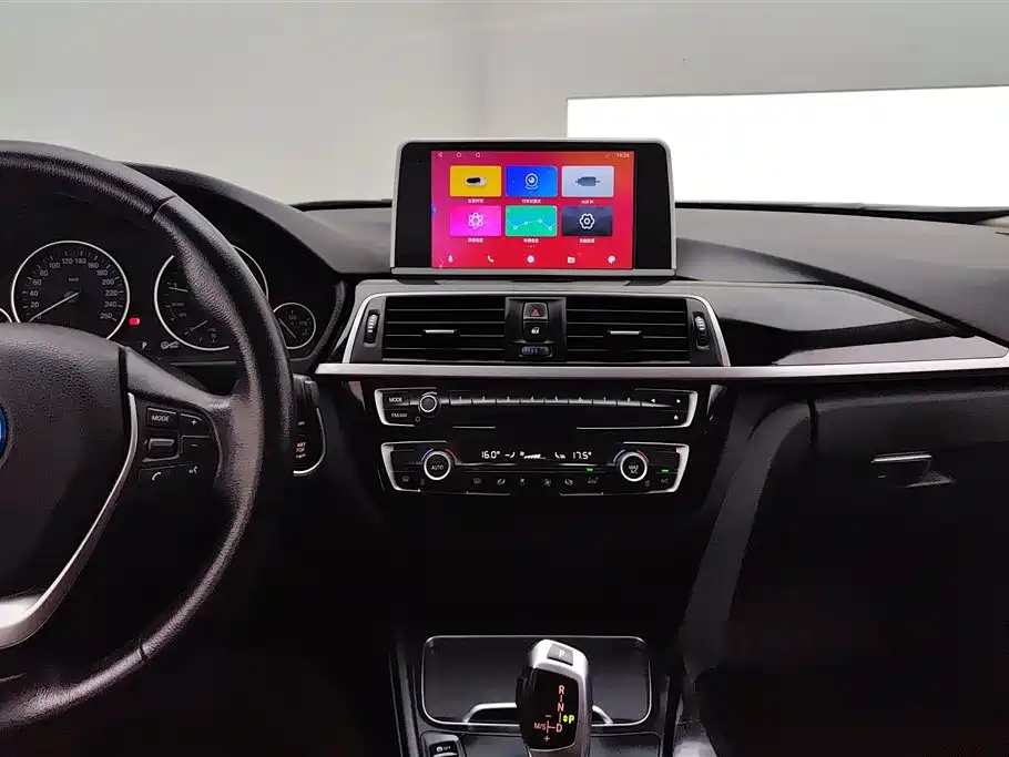 BMW 3 Series 2017 — фото 13