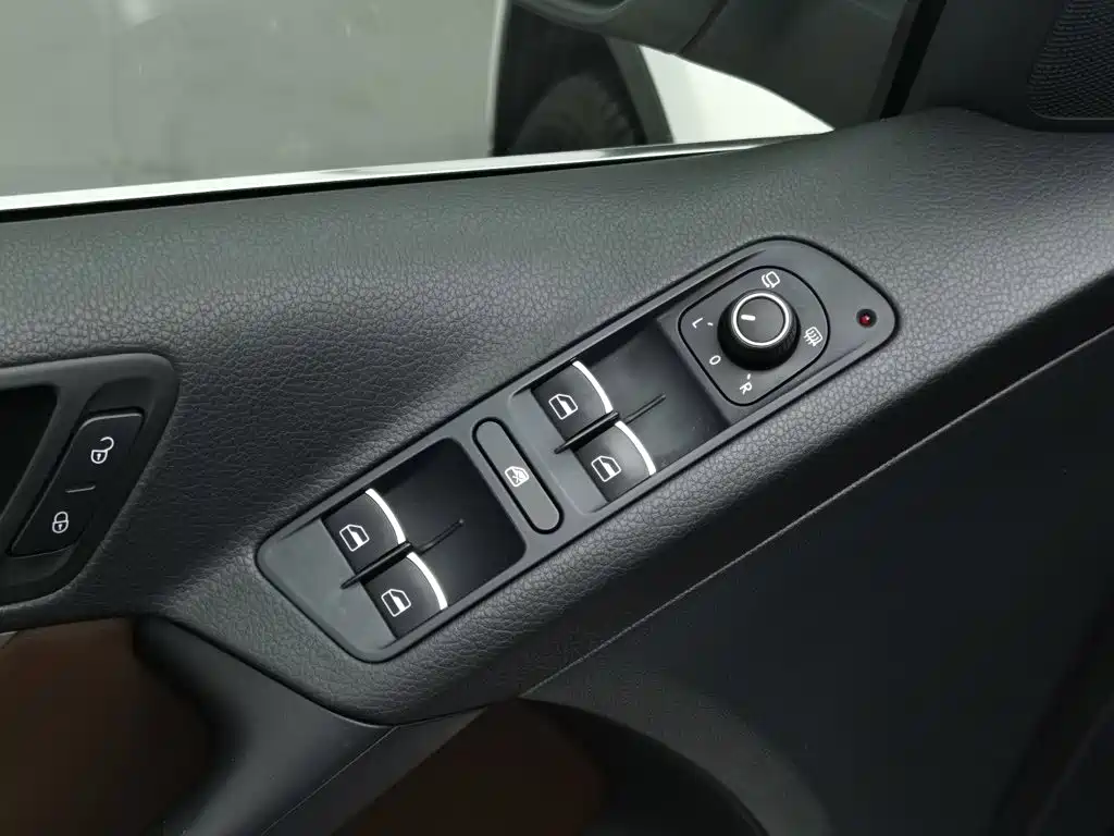 Volkswagen Tiguan 2015 — фото 9
