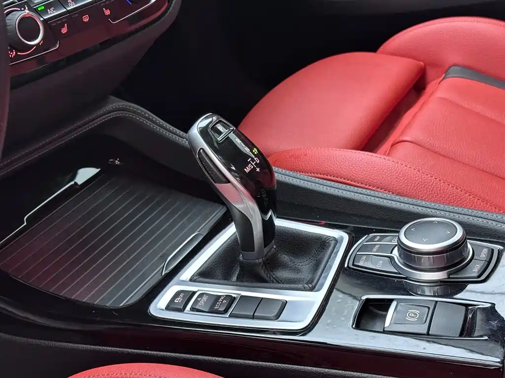 BMW 1 Series 2021 — фото 12