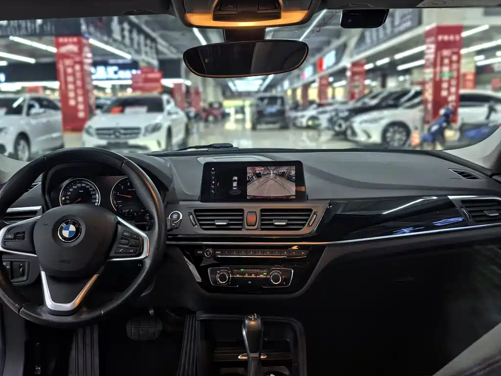 BMW 1 Series 2019 — фото 9