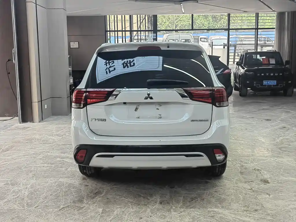Mitsubishi Outlander 2020 — фото 5