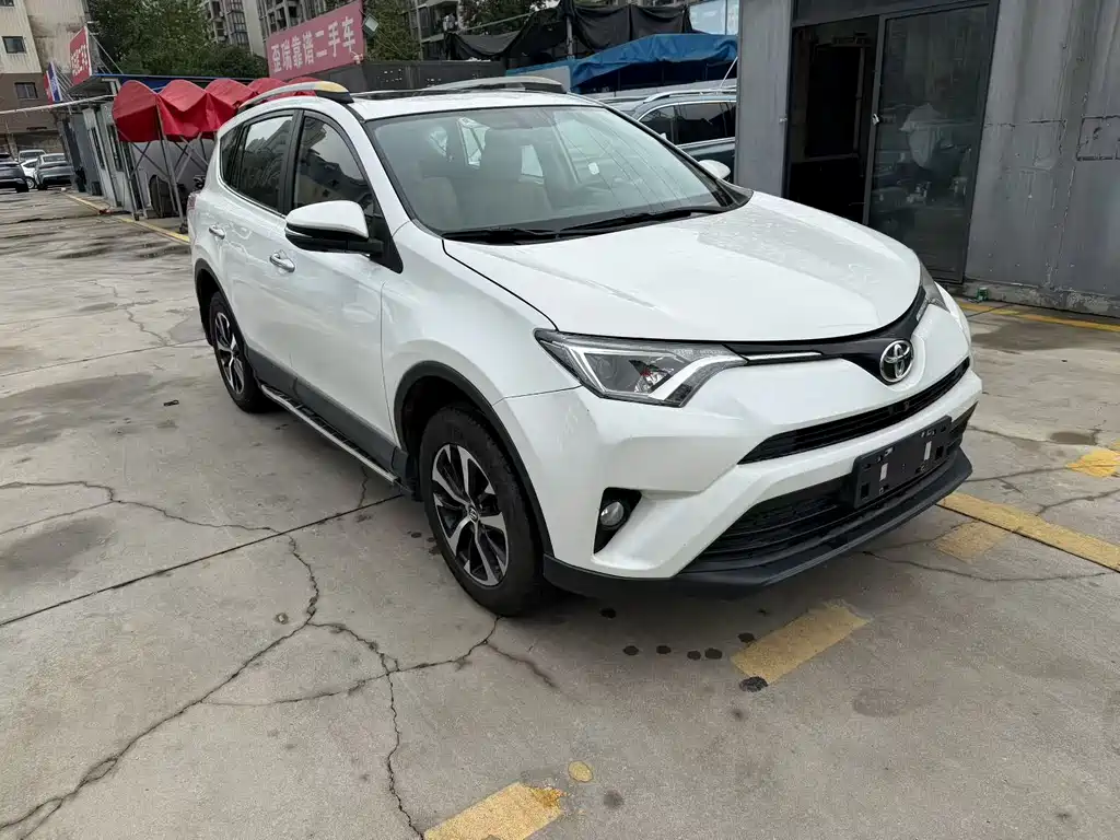 Toyota RAV4 2018 — фото 3