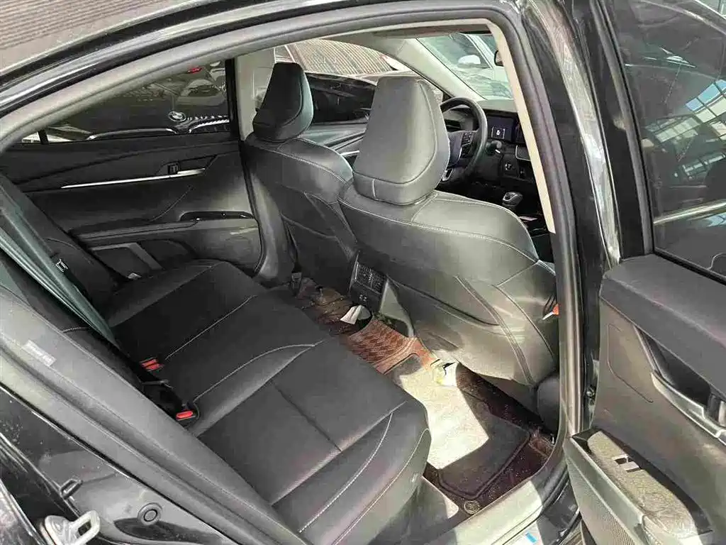 Toyota Camry 2025 — фото 6