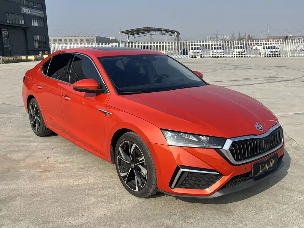 Skoda Octavia 2021 — фото 22