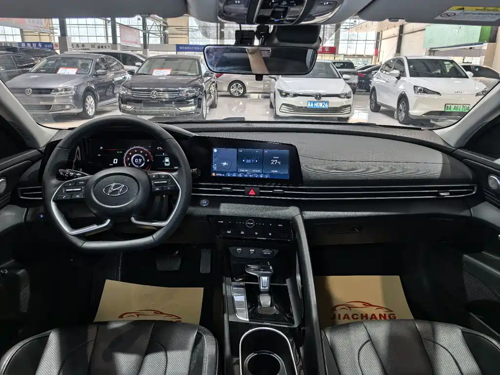 Hyundai Elantra 2023