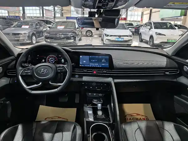 Hyundai Elantra 2023