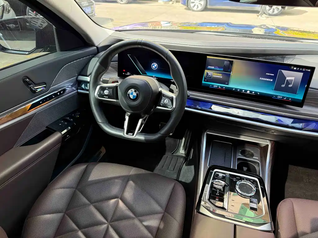 BMW 7 Series 2023 — фото 18