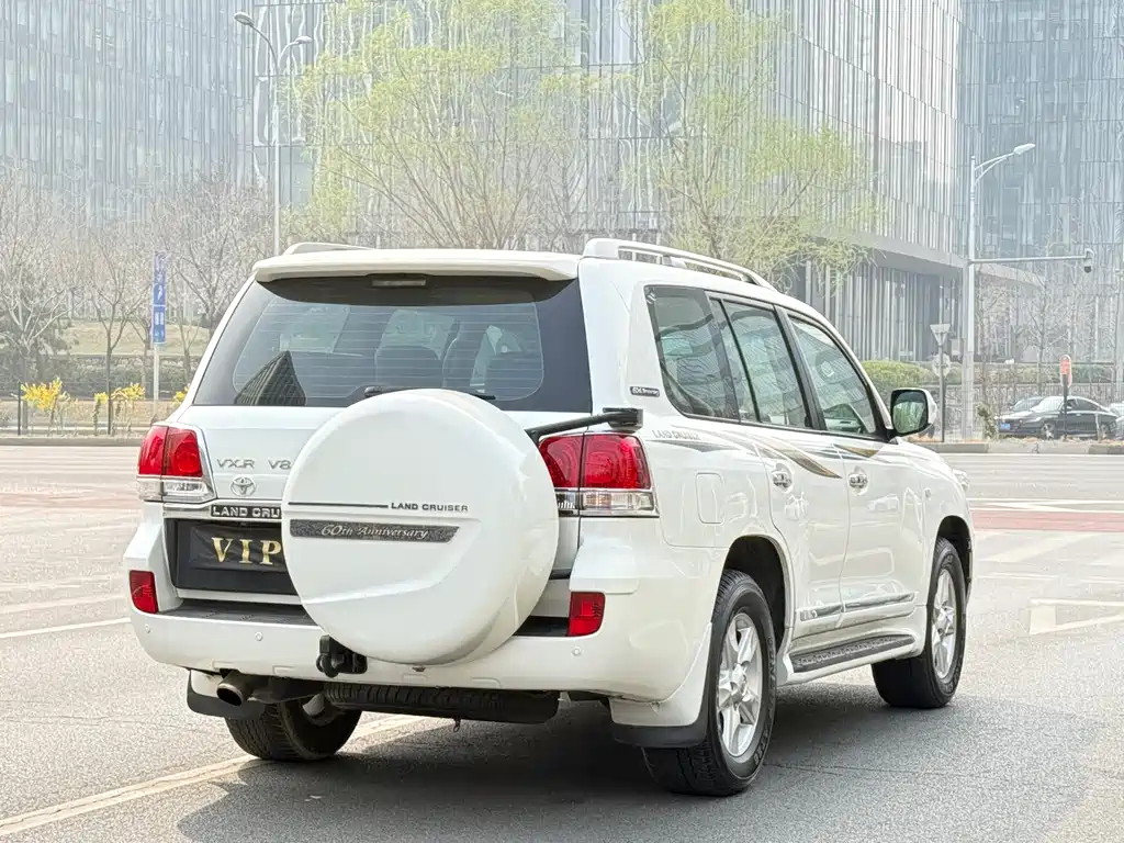 Toyota Land Cruiser 2011 — фото 7