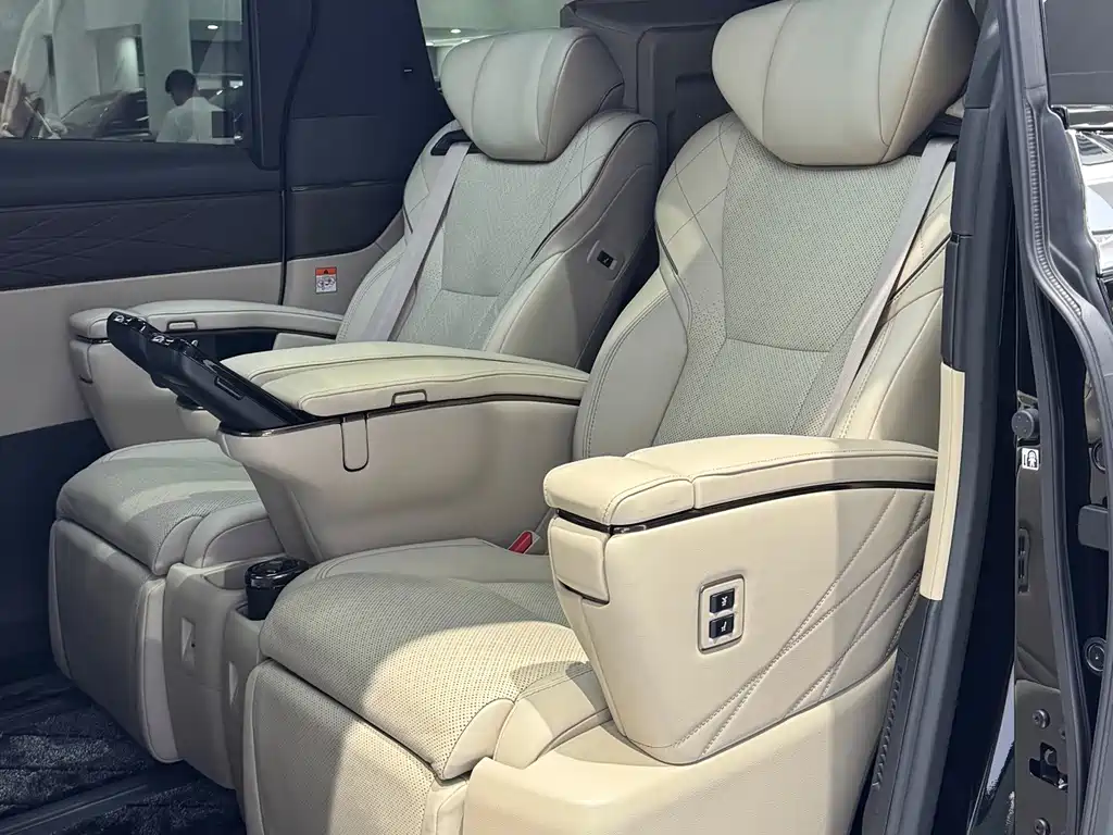 Toyota Alphard 2025 — фото 13
