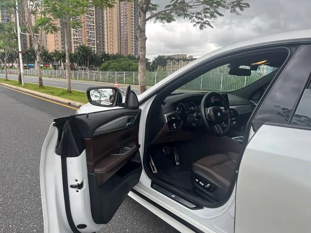 BMW 6 Series GT 2018 — фото 16