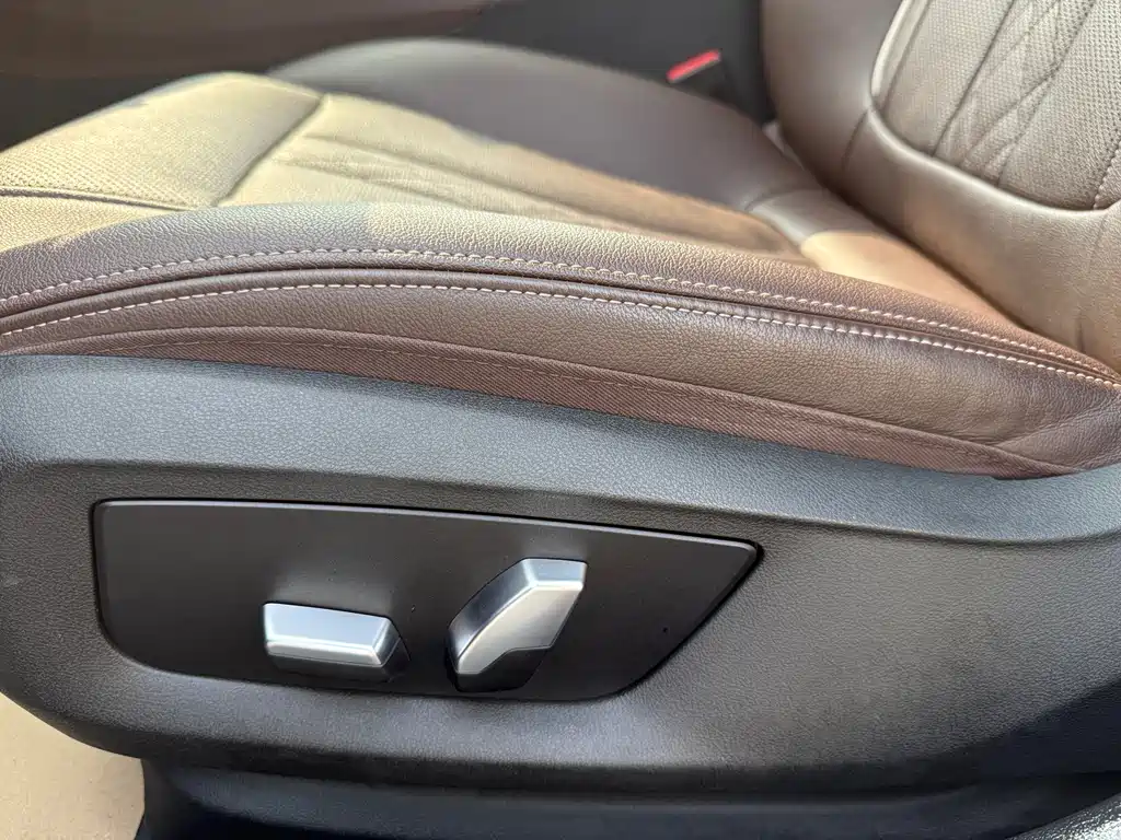 BMW 5 Series 2021 — фото 10