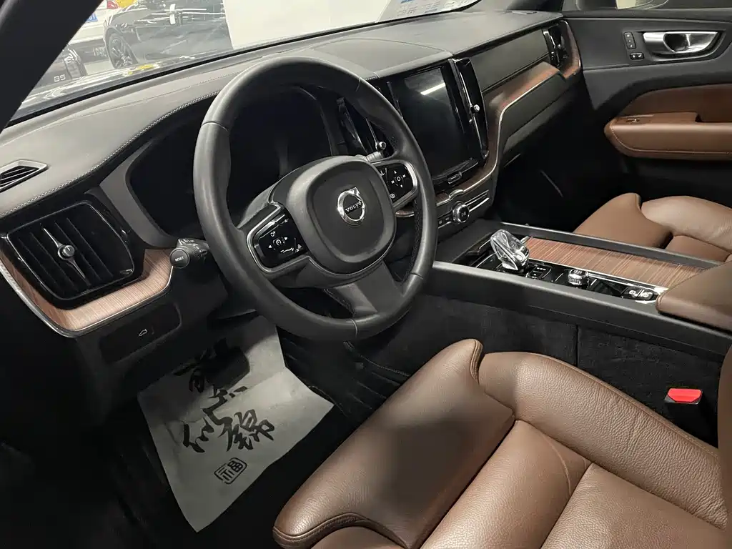Volvo XC60 2024 — фото 13
