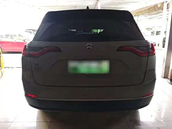 NIO ES8 2021