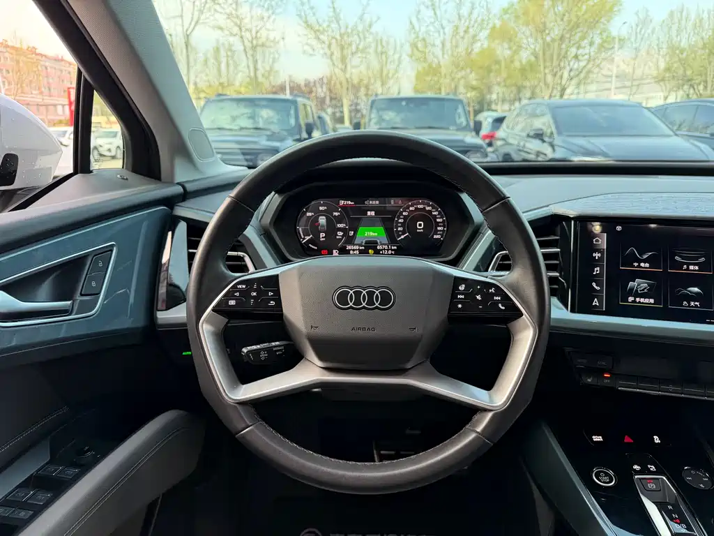 Audi Q5 e-tron 2024 — фото 10