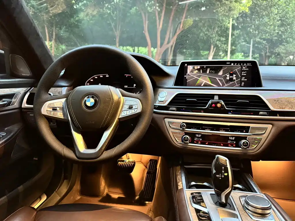 BMW 7 Series 2020 — фото 10