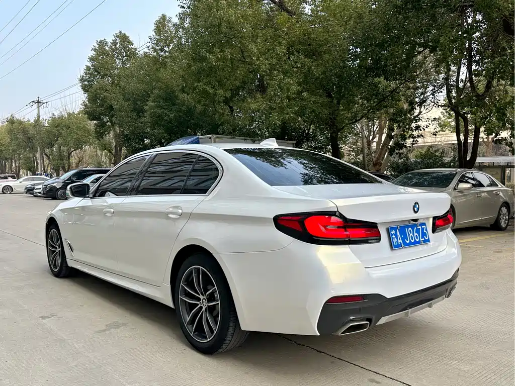 BMW 5 Series 2022 — фото 11