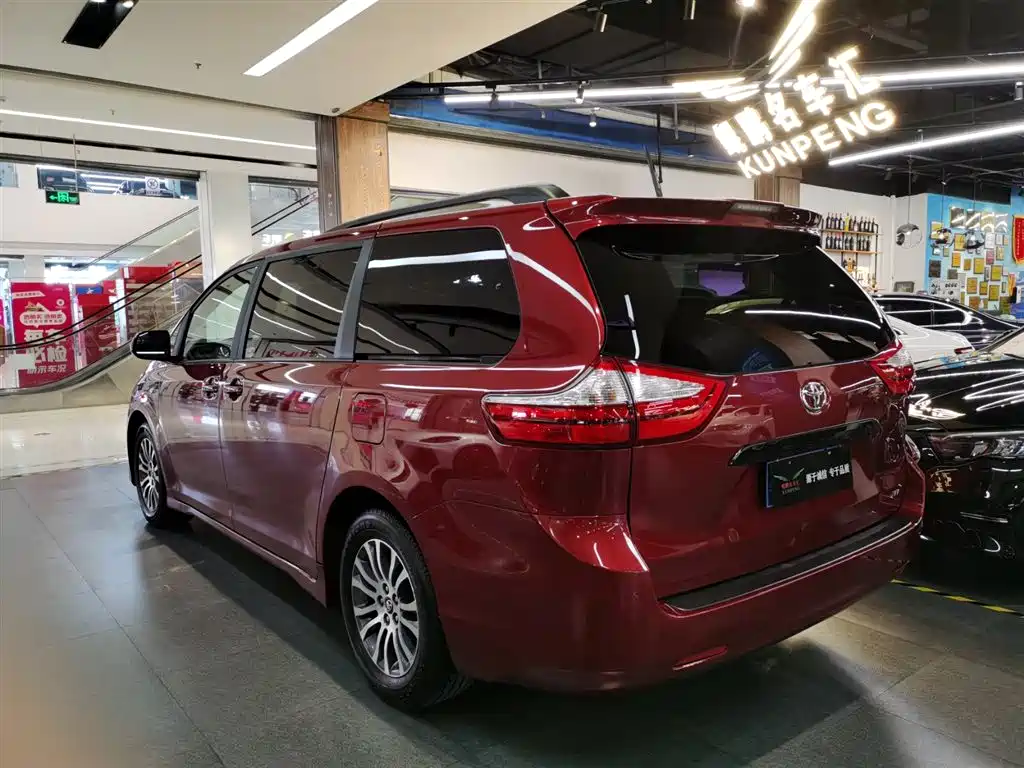 Toyota Sienna 2019 — фото 3