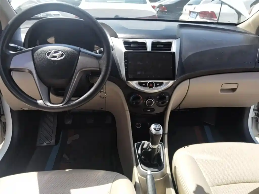 Hyundai Verna 2016 — фото 10