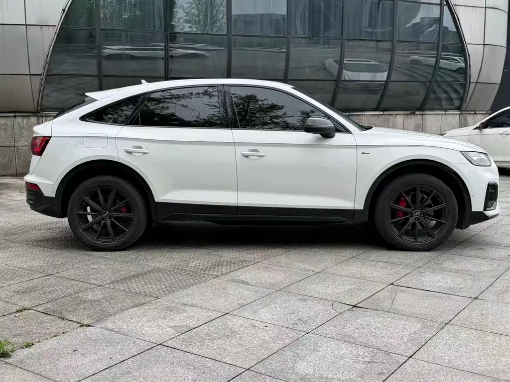 Audi Q5L Sportback 2024 — фото 9