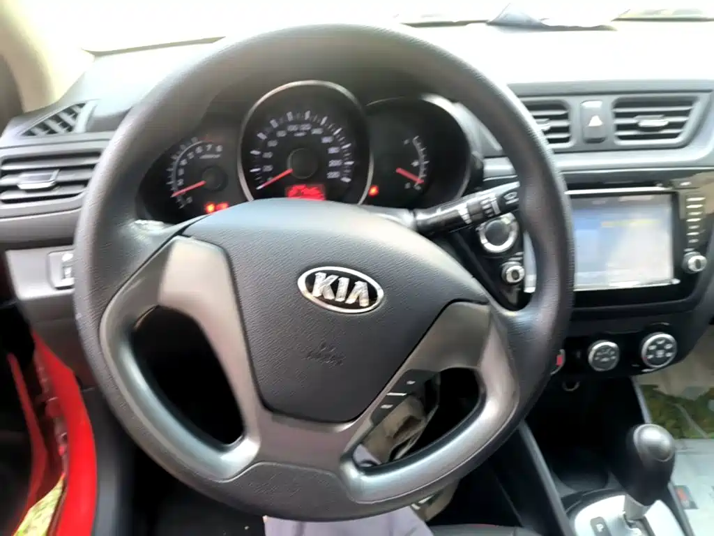 Kia K2 2015 — фото 11