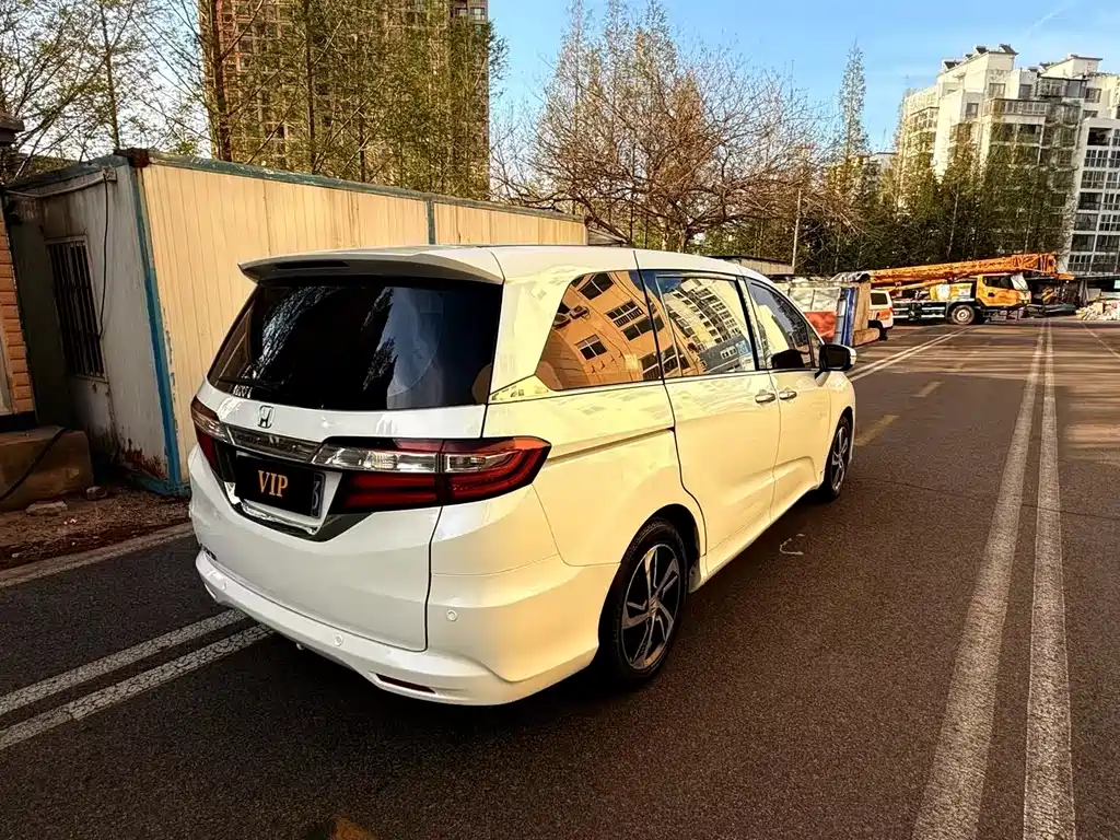 Honda Odyssey 2015 — фото 5