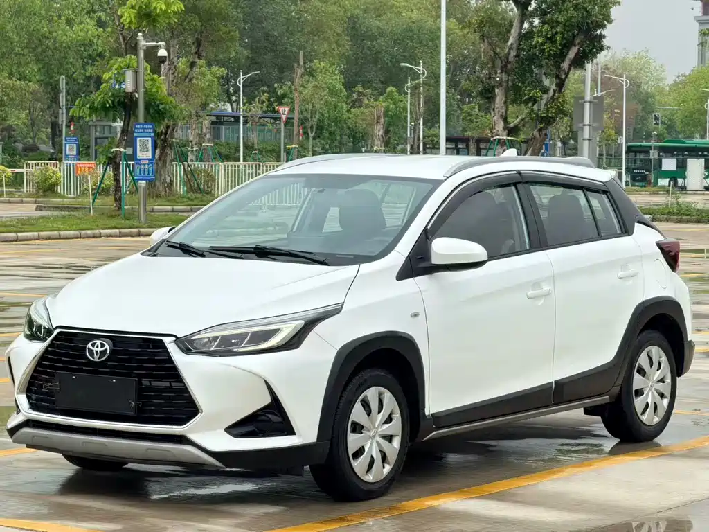 Toyota Yaris L 2020 — фото 1