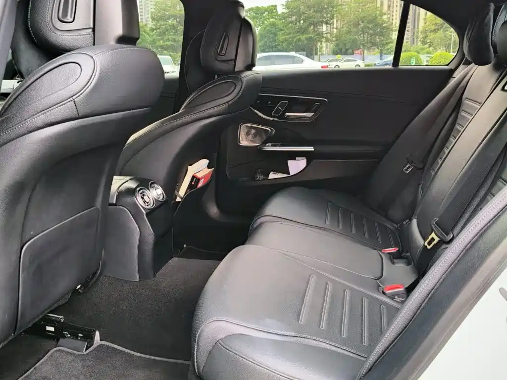 Mercedes-Benz C-Class 2024 — фото 12